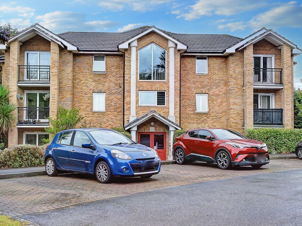 2 bed flat for sale in Salisbury Road, Farnborough GU14 Zoopla