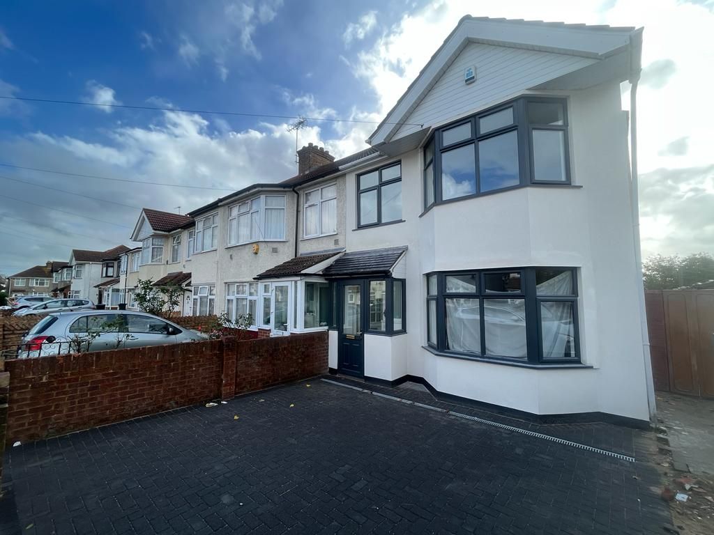 5 bed terraced house for sale in Vincent Road, Hounslow TW4, £750,000