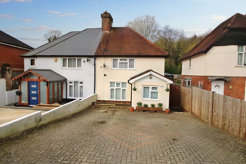 3 bed semidetached house for sale in Bowerdean Road, High HP13