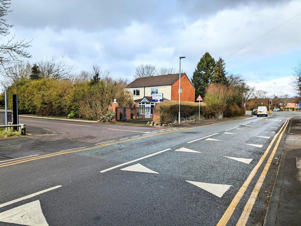 3 bed detached house for sale in Higher Green Lane, Astley, Tyldesley