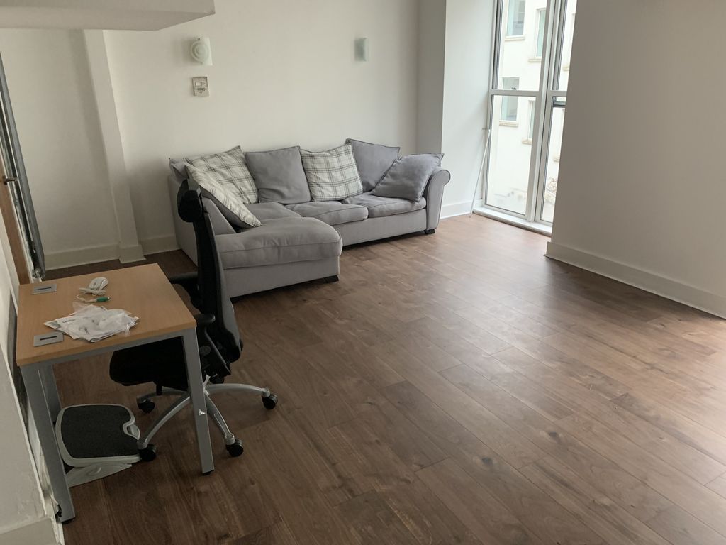 2 bed flat for sale in Cadogan Road, Woolwich, London SE18, £385,000