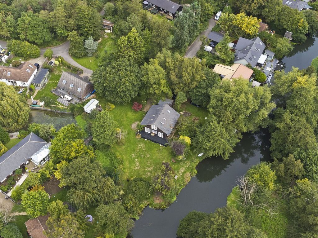 53 Wey Meadows, Weybridge KT13  