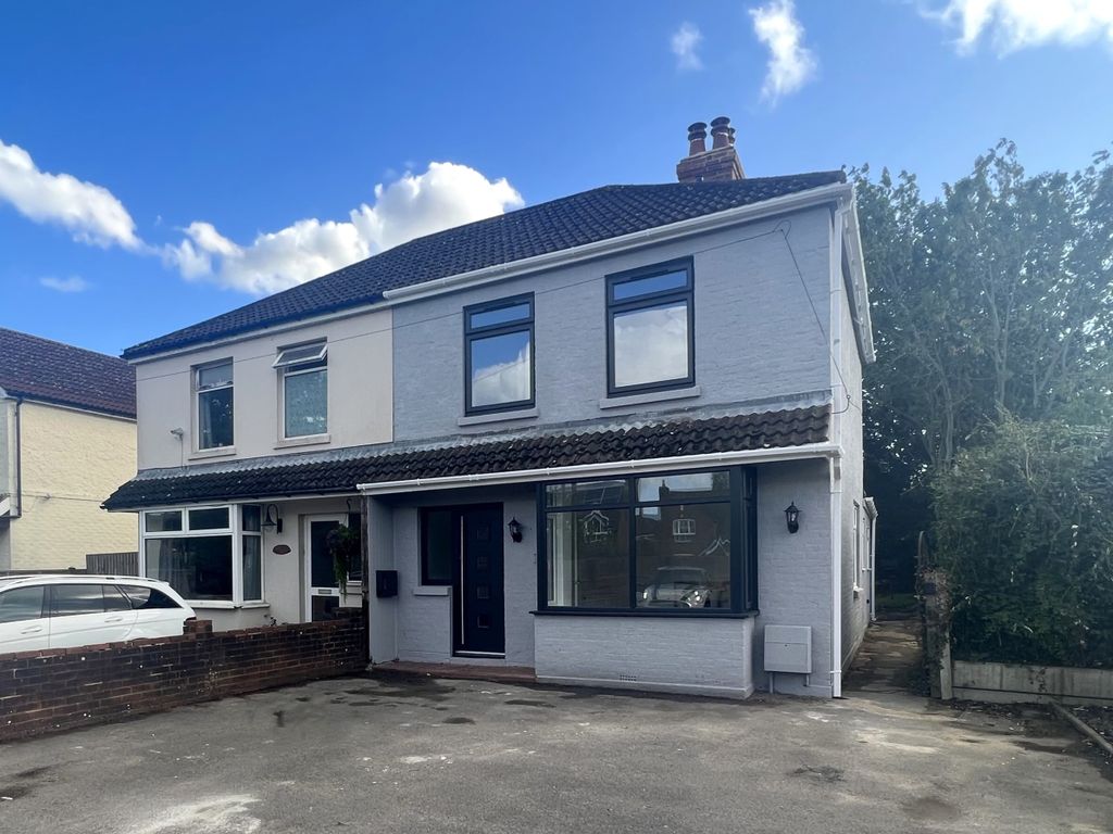 3 bed semidetached house for sale in Segensworth Road, Titchfield Park