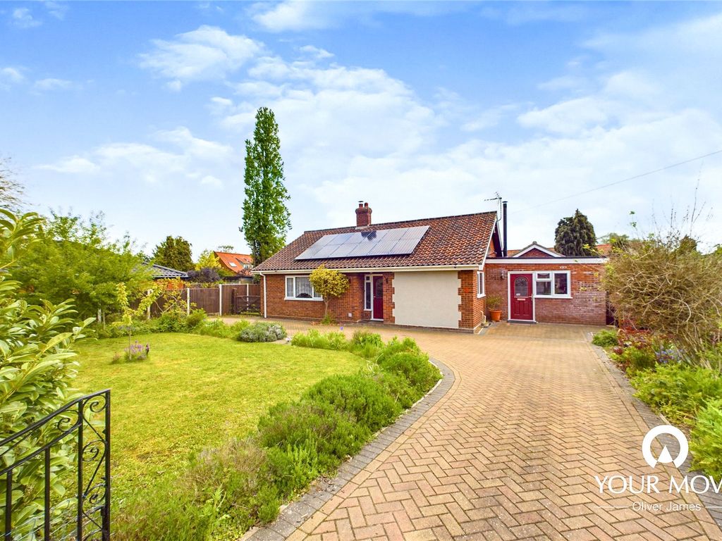 3 bed bungalow for sale in Hollow Hill Road, Ditchingham, Bungay