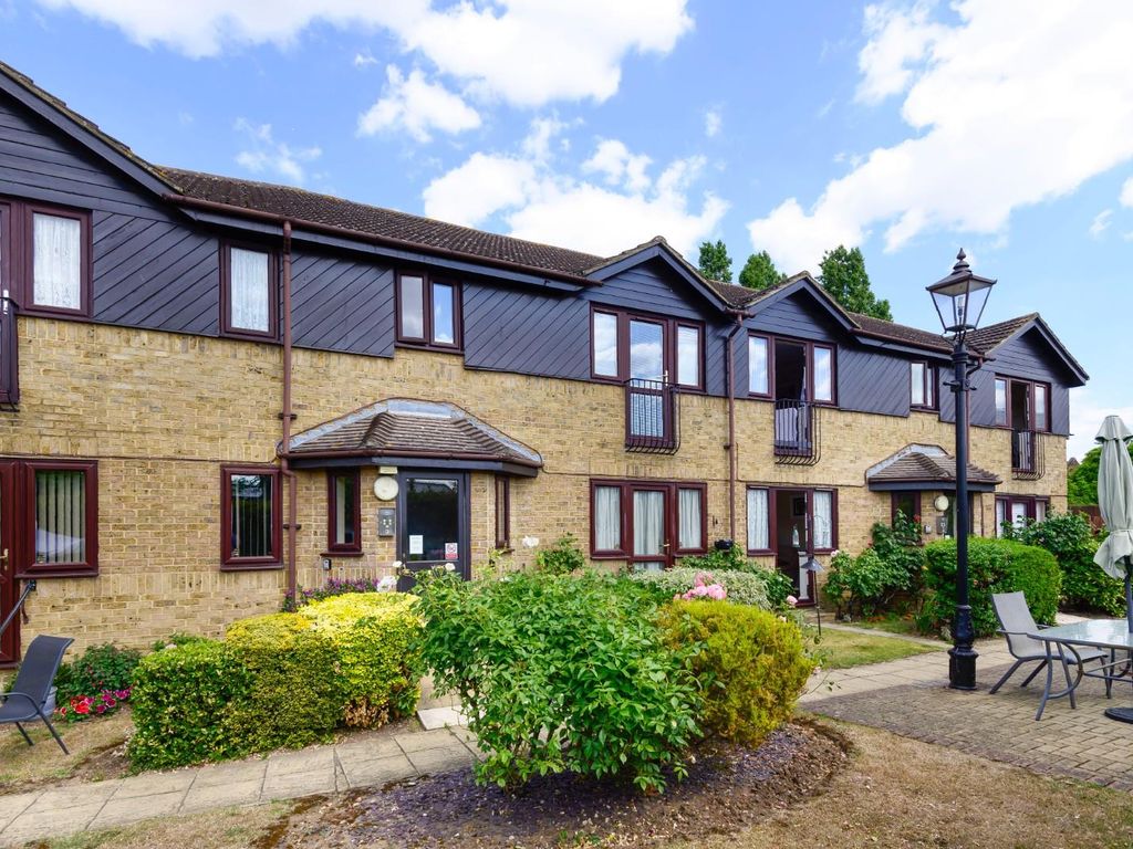1 bed property for sale in Chapel Lodge, Upminster Road South, Rainham RM13 Zoopla