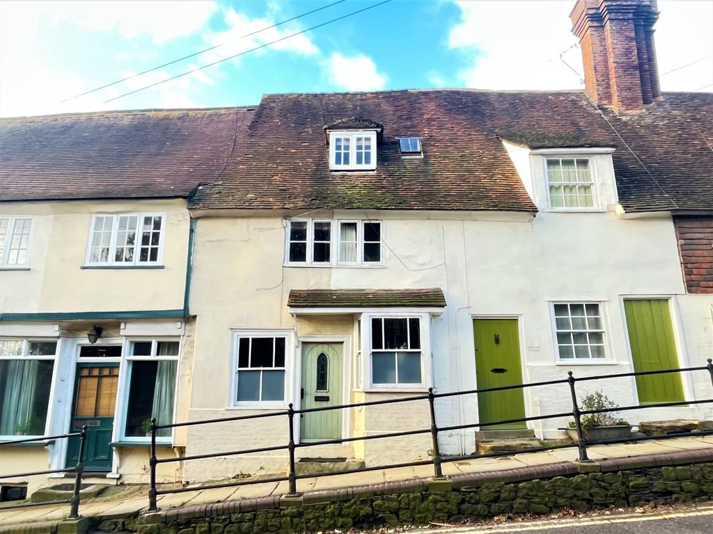 3 bed terraced house to rent in High Street, Staplehurst, Tonbridge