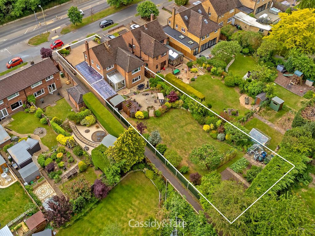 4 bed detached house for sale in Sandpit Lane, St.Albans AL4, £