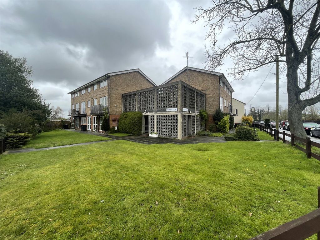 3 bed for sale in Chiltern Road, Dunstable, Bedfordshire LU6