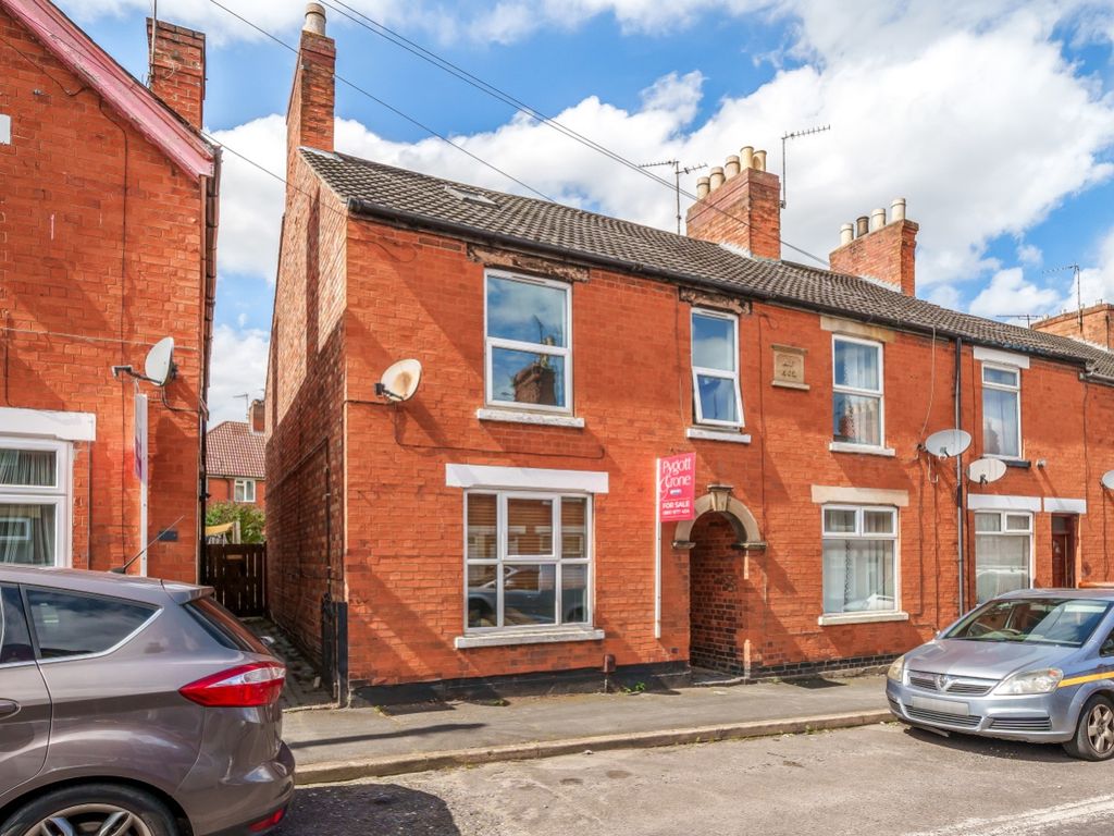 3 bed end terrace house for sale in Victoria Street, Grantham