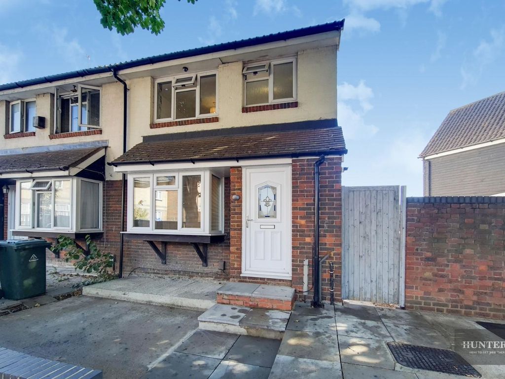 3 bed semidetached house for sale in Fulmer Road, London E16 Zoopla