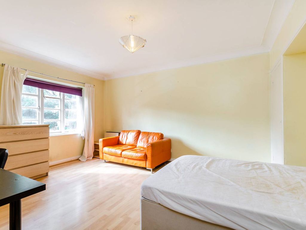 2 bed flat to rent in St Marks Hill, Surbiton KT6, £1,895 pcm Zoopla