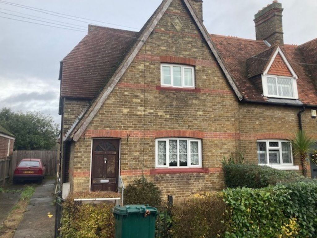 3 bed semidetached house for sale in Shepperton Road, Laleham, Staines