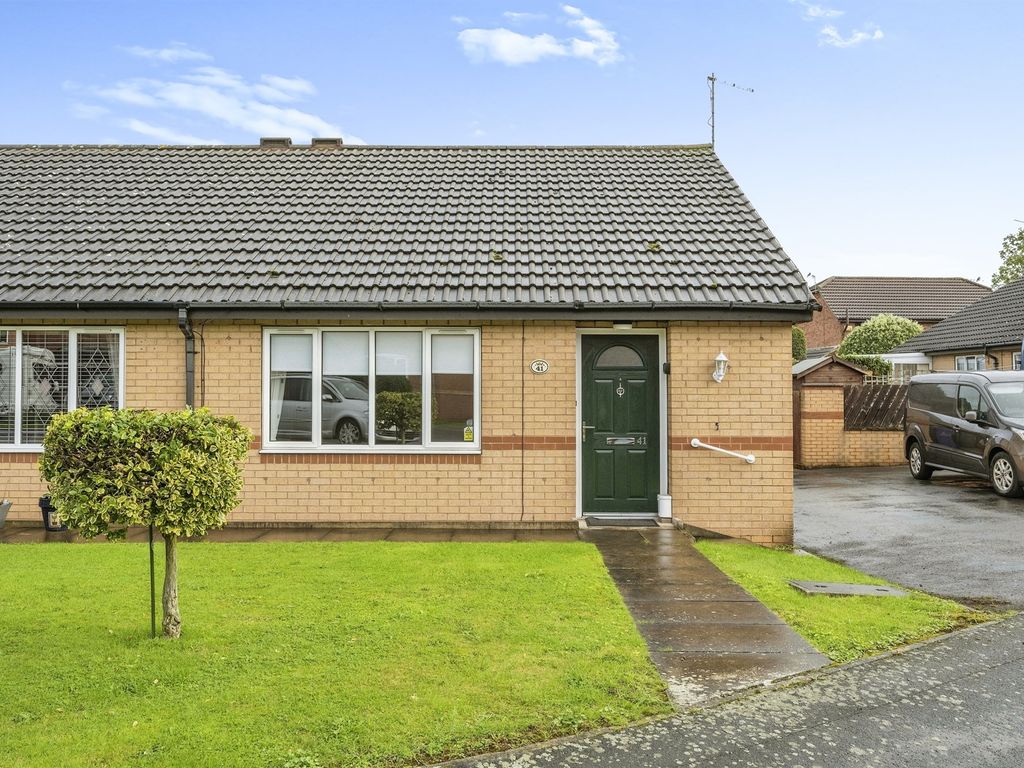 2 bed semidetached bungalow for sale in Ferndale View, Cusworth