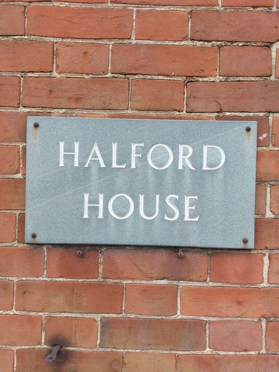 2 bed flat to rent in Halford House, High St, Attleborough NR17, £825