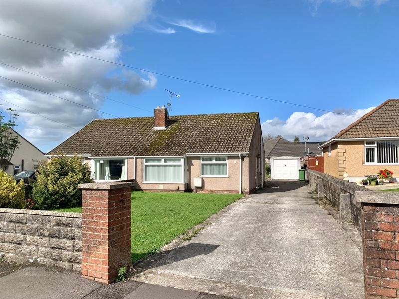 2 bed semidetached bungalow to rent in Red Roofs Close, Pencoed