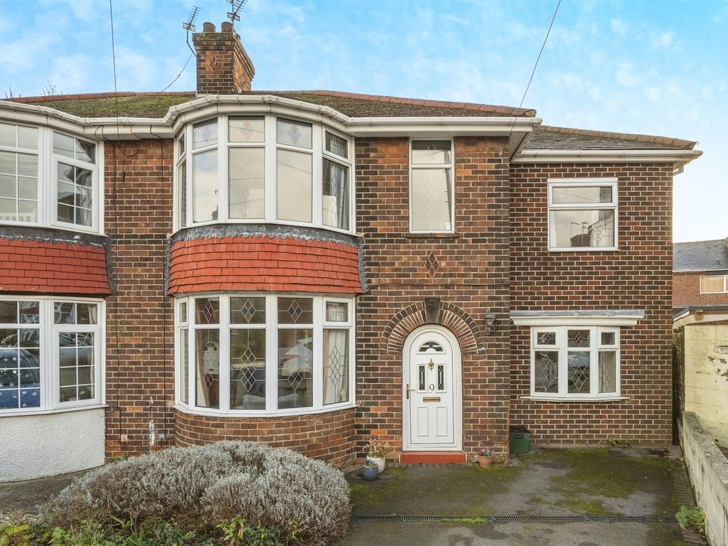 4 bed semidetached house for sale in Rye Croft Avenue, Norton