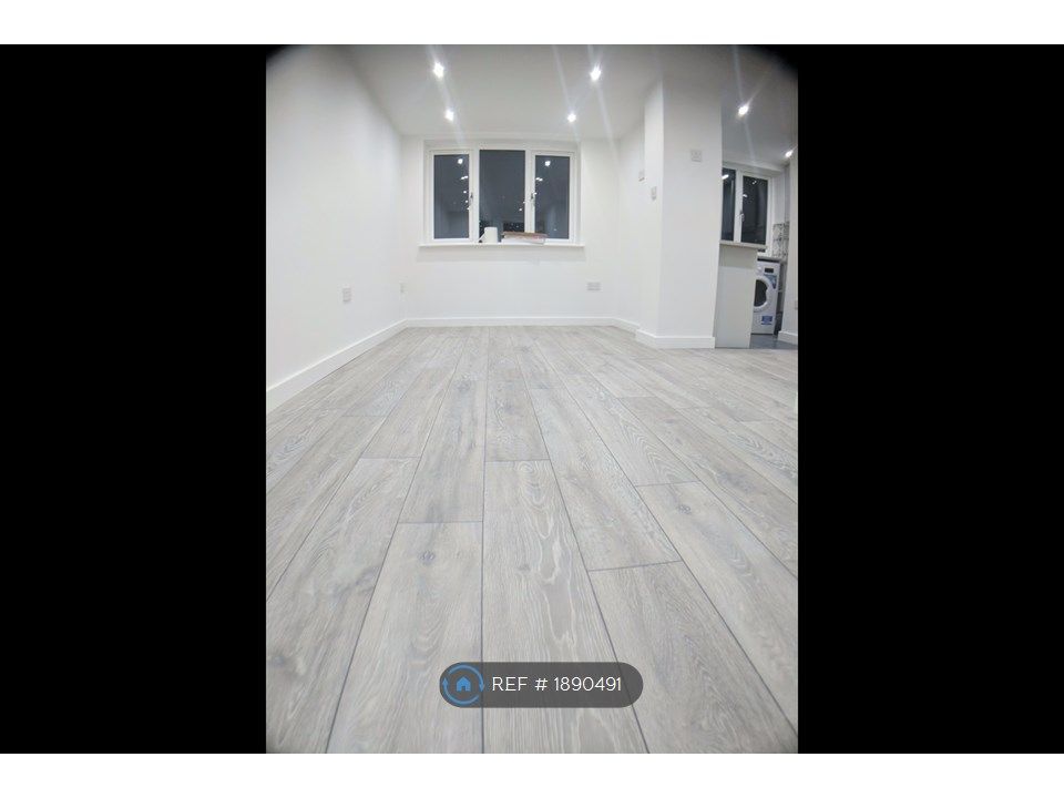 Studio to rent in Bletchley, Milton Keynes MK3, £900 pcm Zoopla