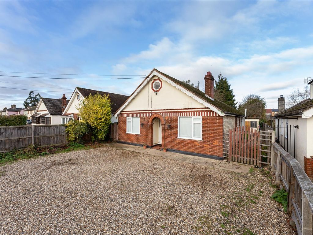 4 bed detached bungalow for sale in Head Lane, Great Cornard, Sudbury