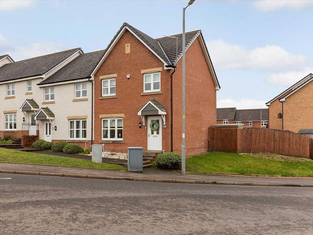 3 bed end terrace house for sale in Monroe Avenue, Lindsayfield, East