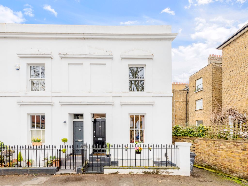 2 bed end terrace house for sale in Maple Road, Surbiton KT6 Zoopla