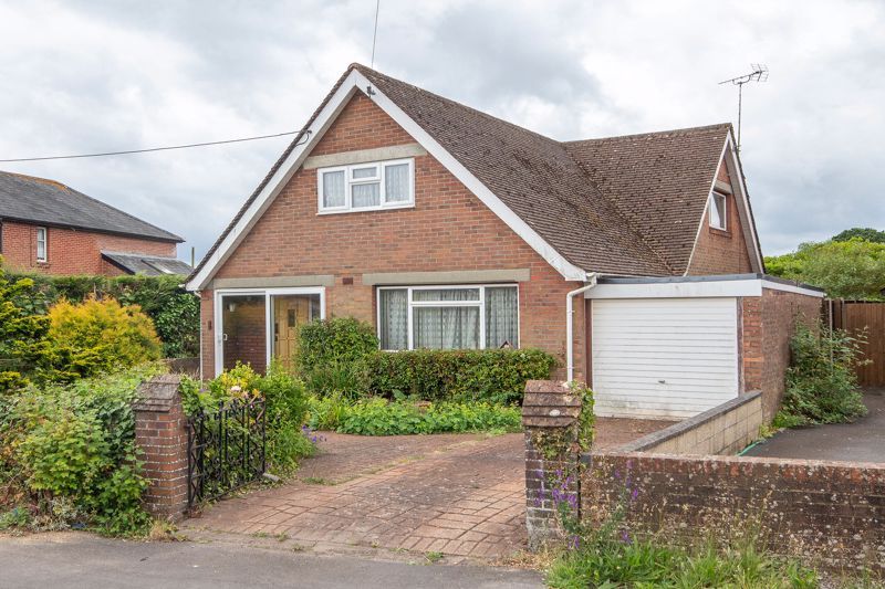 4 bed chalet for sale in Calmore Road, Totton, Southampton SO40, £