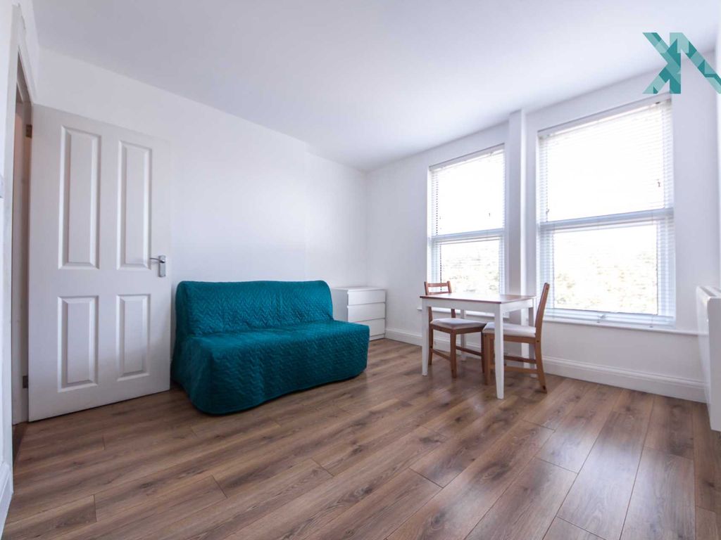 Studio to rent in Brixton Hill, Brixton SW2, £1,250 pcm Zoopla