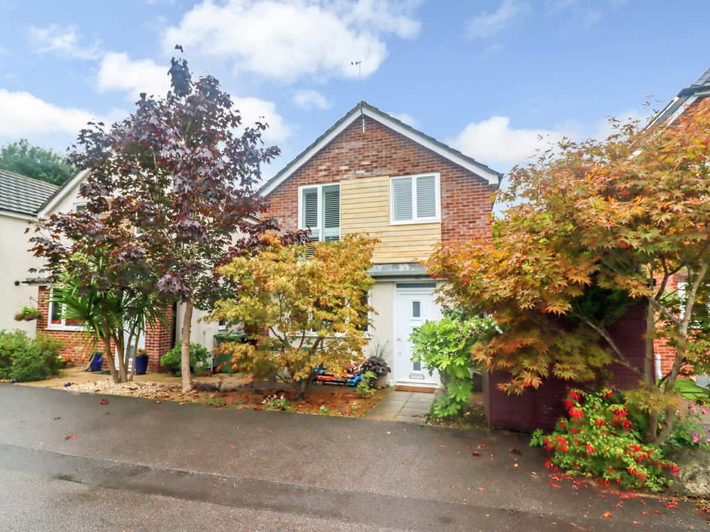 3 bed detached house for sale in Cedar Row, Botley Road, Horton Heath