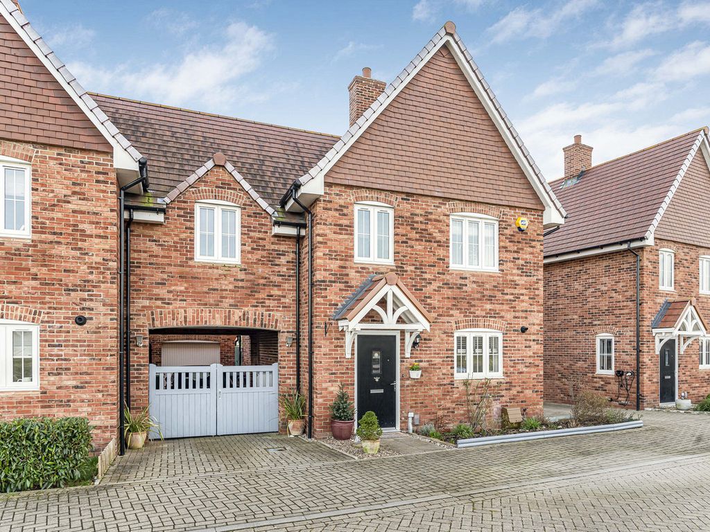 4 bed link detached house for sale in Howden Green, Steventon OX13, £