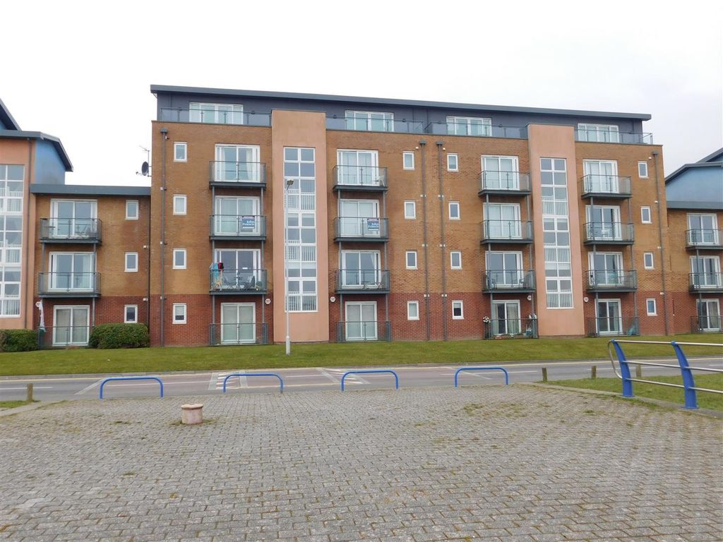 2 bed flat to rent in Cwrt Westfa, Pentre Doc Y Gogledd, Llanelli SA15