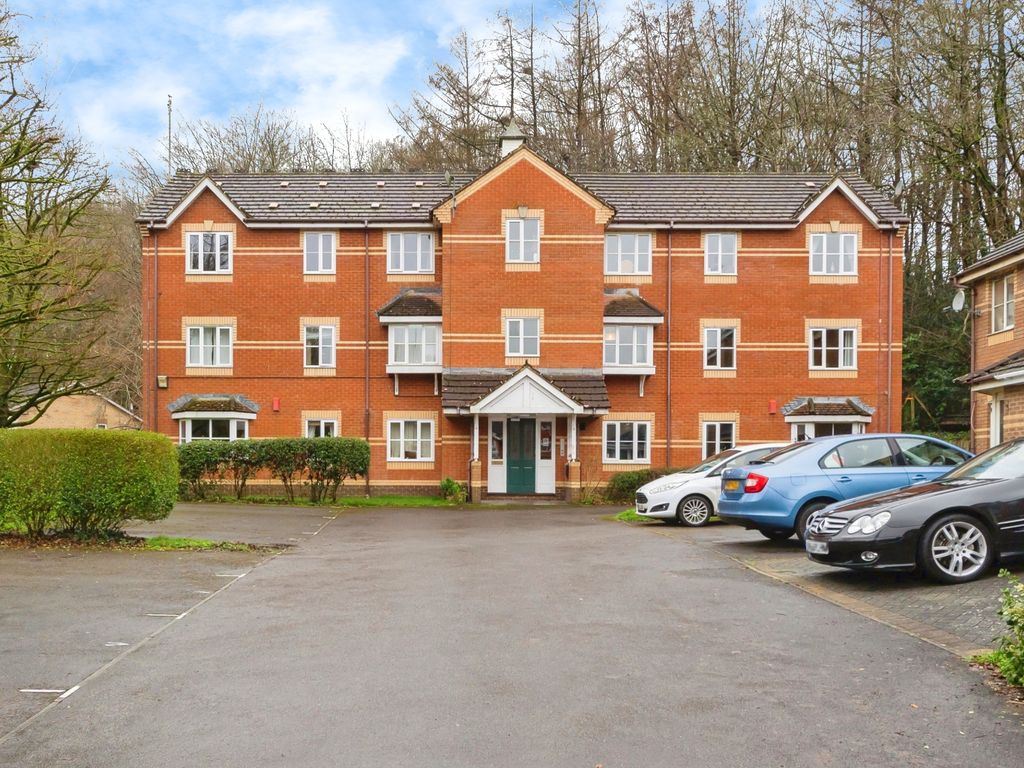 2 bed flat for sale in Fox Close, St. Annes Park, Bristol BS4, £225,000
