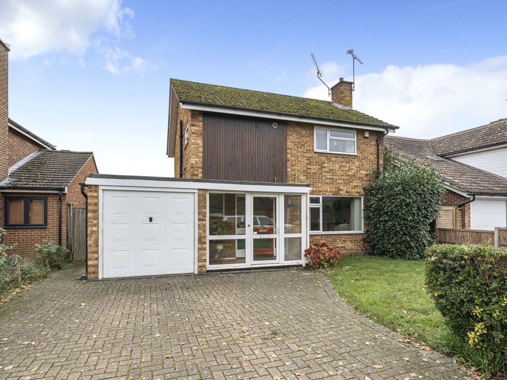 3 bed detached house for sale in Burpham, Guildford, Surrey GU4, £