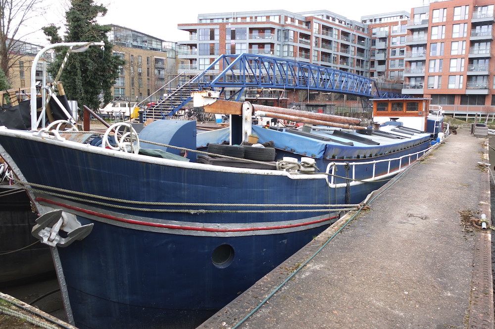 3 bed houseboat for sale in Lots Ait, Brentford High Street, Middlesex TW8 Zoopla