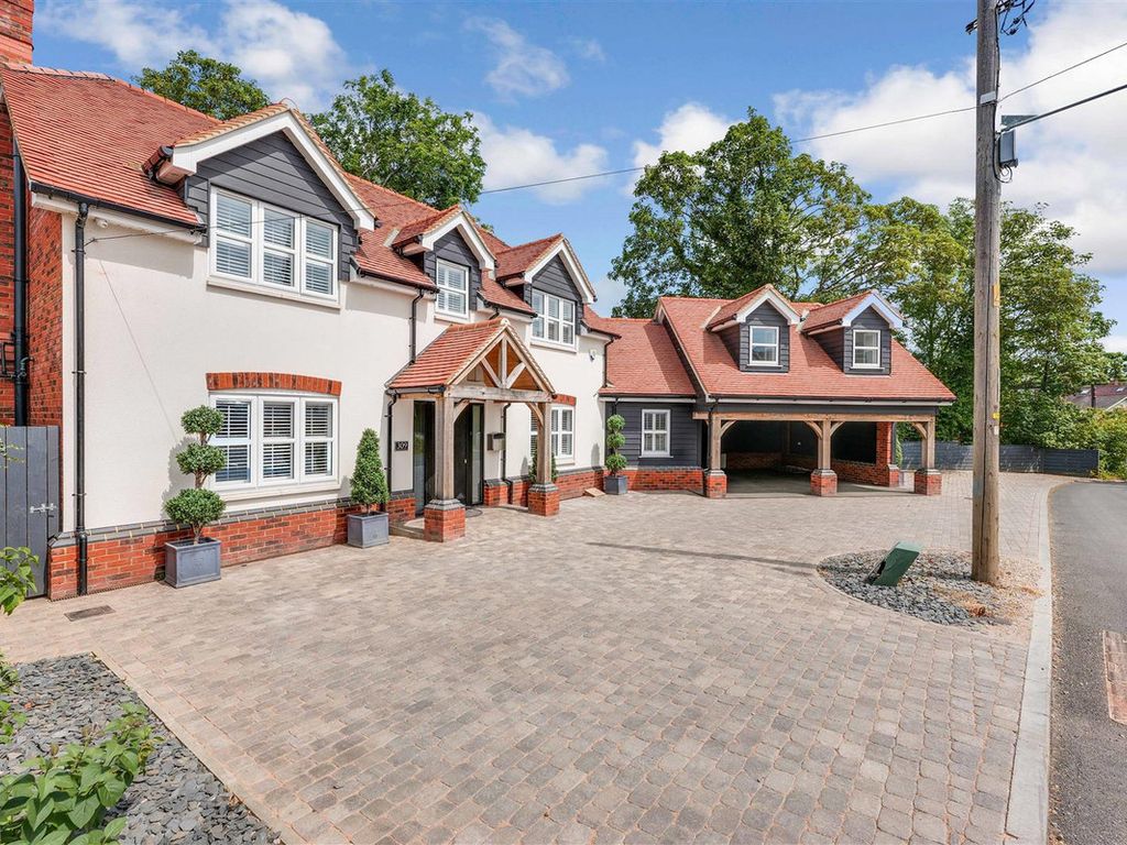 4 bed detached house for sale in Thundersley Park Road, Benfleet SS7
