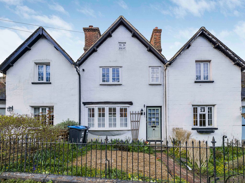 2 bed cottage for sale in High Street, Redhill, Surrey RH1, £425,000