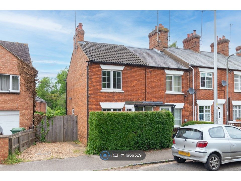 2 bed end terrace house to rent in Chapel Street, Woburn Sands, Milton