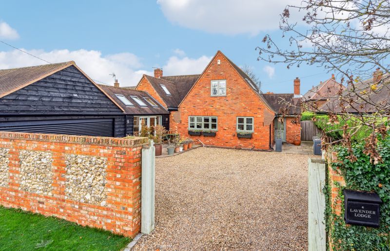 3 bed detached house for sale in Henton, Chinnor OX39, £1,150,000 Zoopla