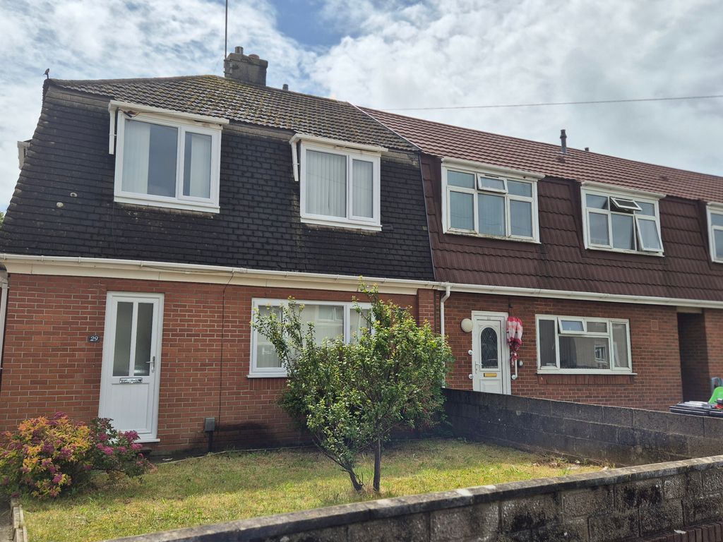 3 bed property to rent in Farm Drive, Sandfields, Port Talbot SA12, £