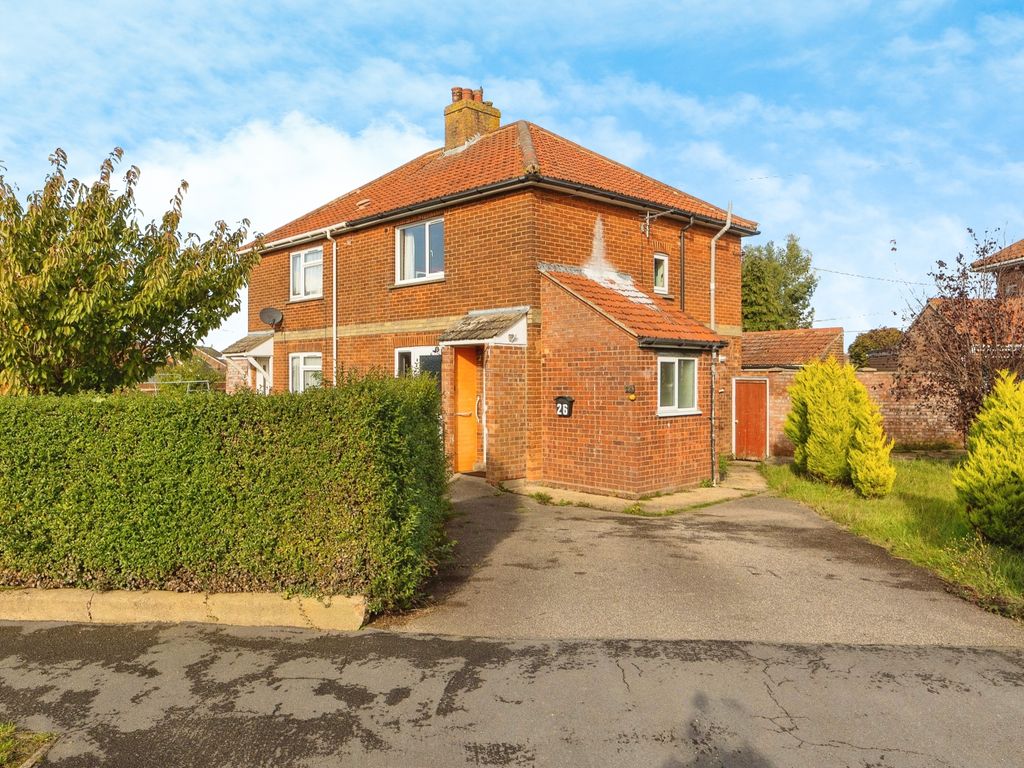 3 bed semidetached house for sale in Green Lane, Wymondham, Norfolk