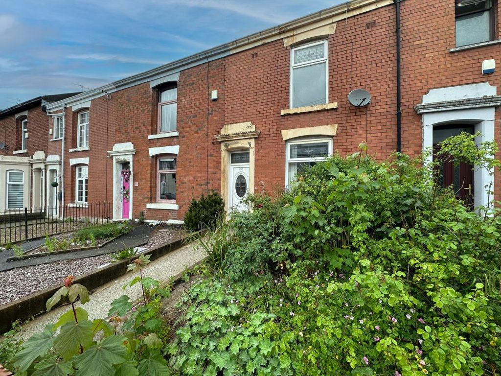 4 bed terraced house to rent in Redlam, Blackburn BB2, £750 pcm Zoopla
