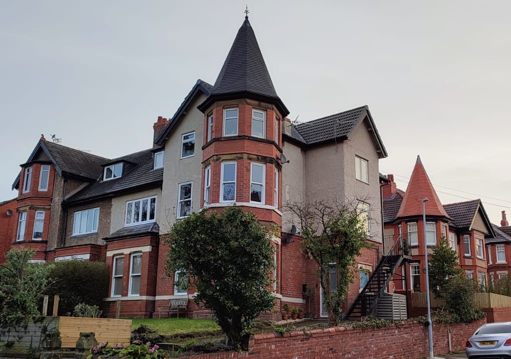 2 bed flat for sale in Carpenters Lane, West Kirby, Wirral CH48, £