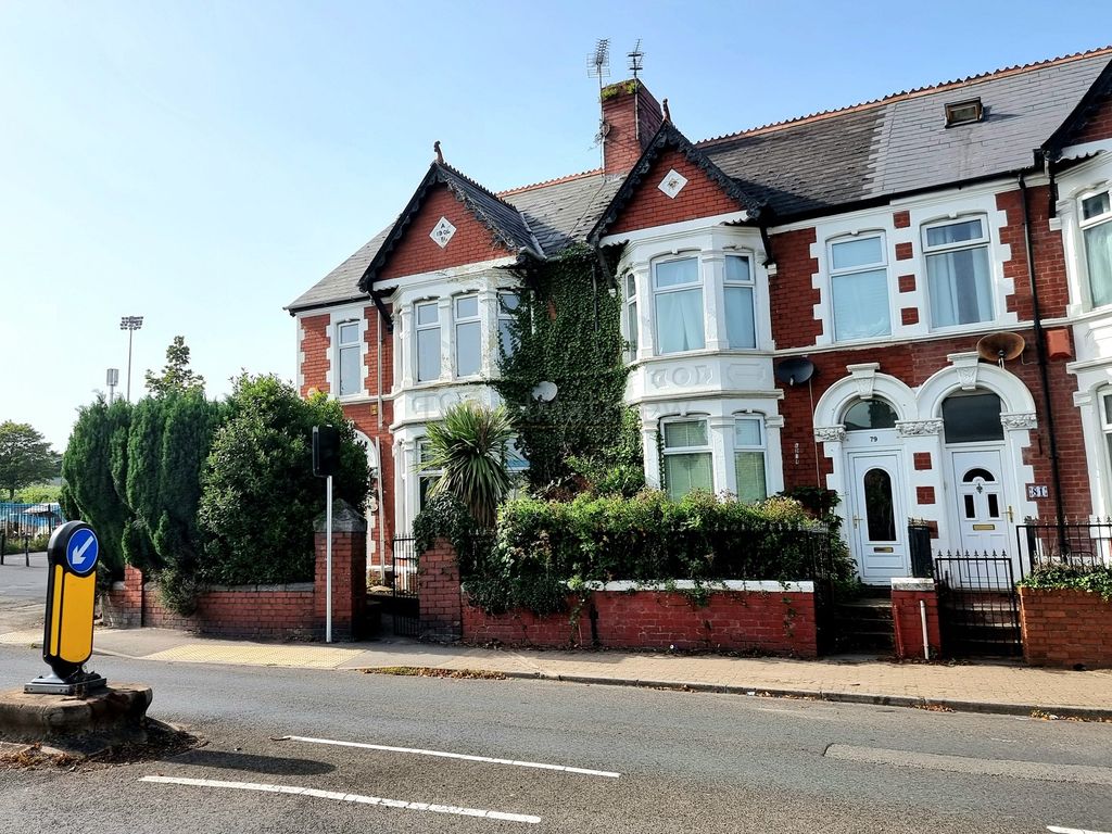 4 bed end terrace house for sale in Court Road, Barry CF63, £190,000