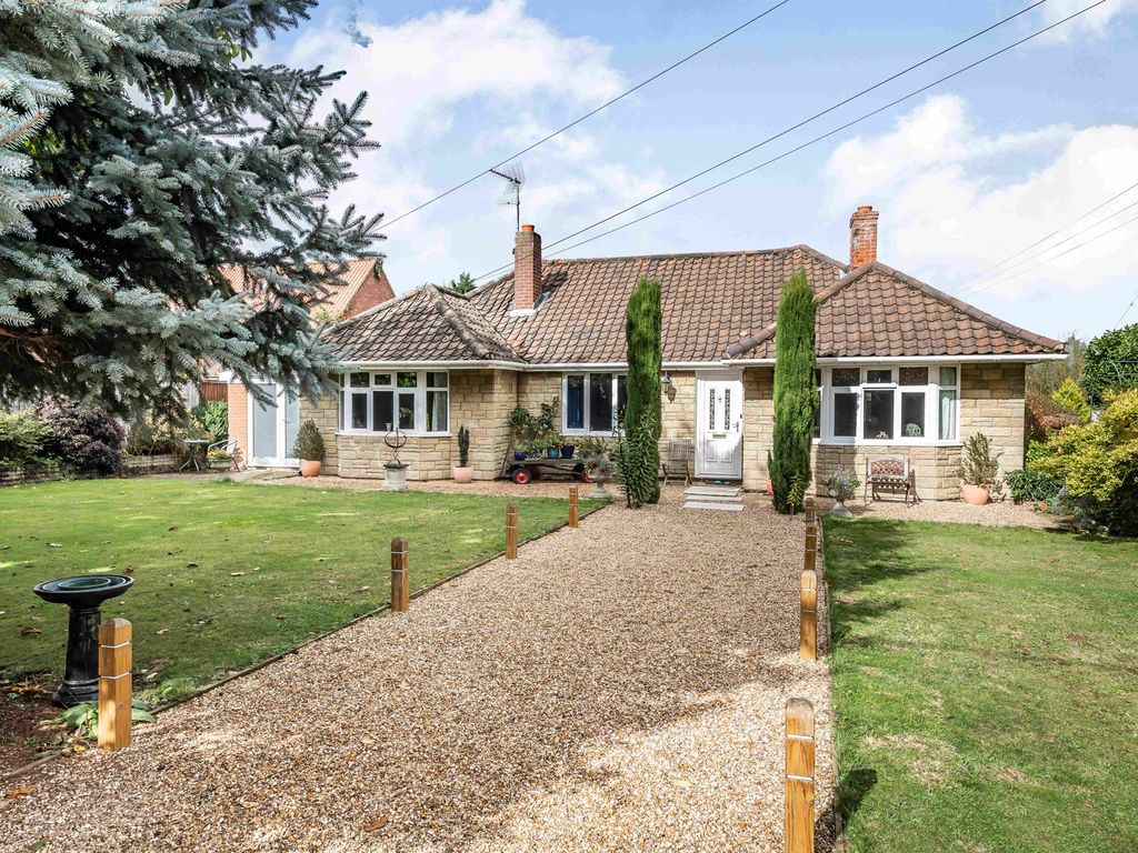5 bed detached bungalow for sale in Aylsham Road, Tuttington, Norwich