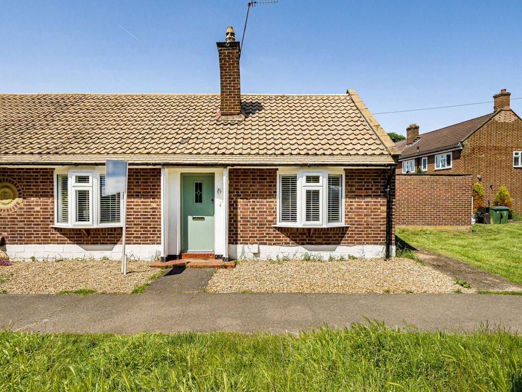 2 bed bungalow for sale in Douglas Road, Esher, Surrey KT10 Zoopla