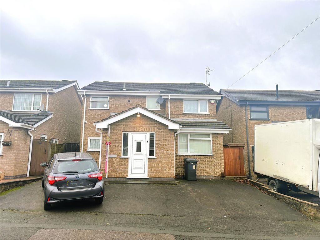 3 bed detached house for sale in Close, Off Uppingham Road