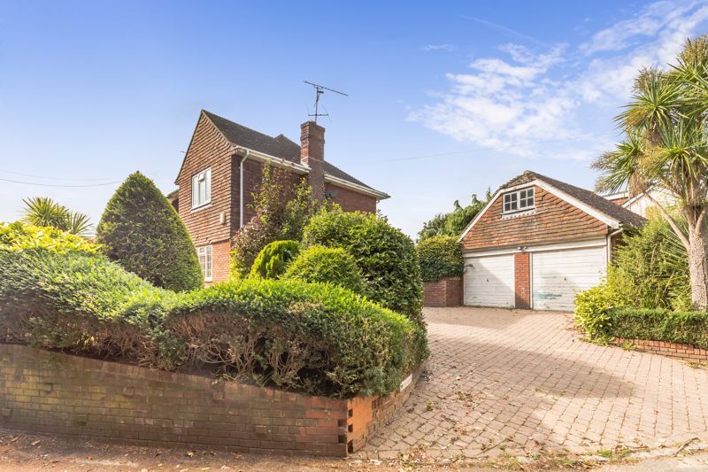 4 bed detached house for sale in New Road, Upper Beeding, Steyning BN44