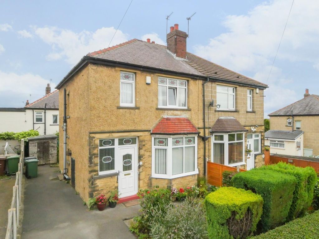 3 bed semidetached house for sale in The Crescent, Pudsey LS28, £