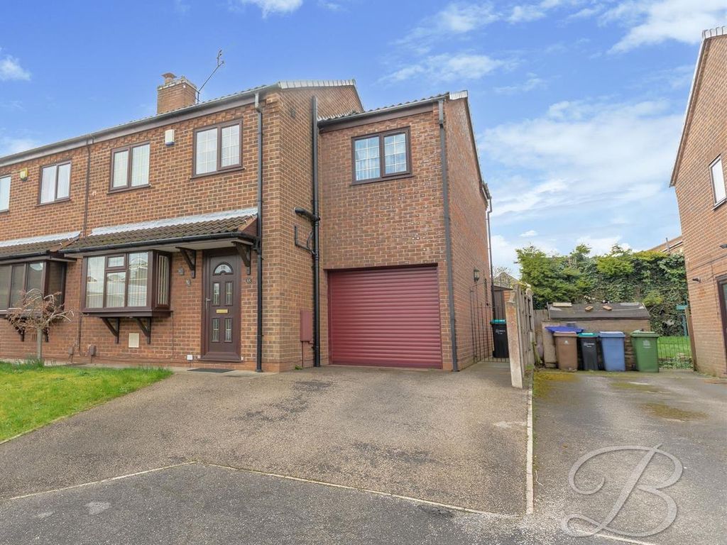 4 bed semidetached house for sale in Cranswick Close, Mansfield
