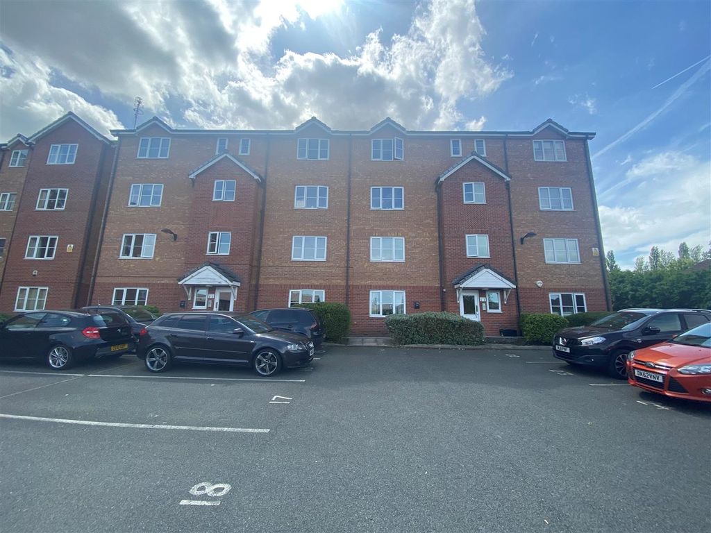 2 bed flat to rent in Hall Lane, Wythenshawe, Manchester M23, £795 pcm