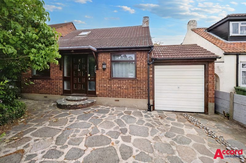 4 bed detached bungalow for sale in Avelon Road, Chase Cross, Romford