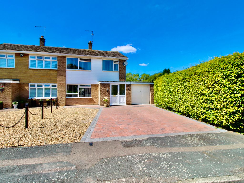 3 bed semidetached house for sale in Ridgeway, Stanground